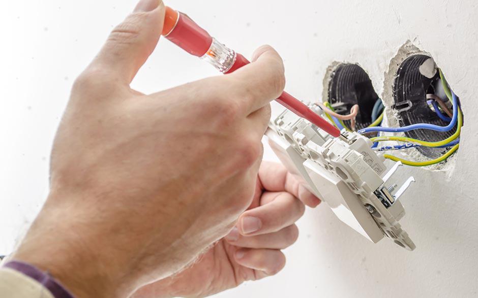 cherche électricien Paris 18